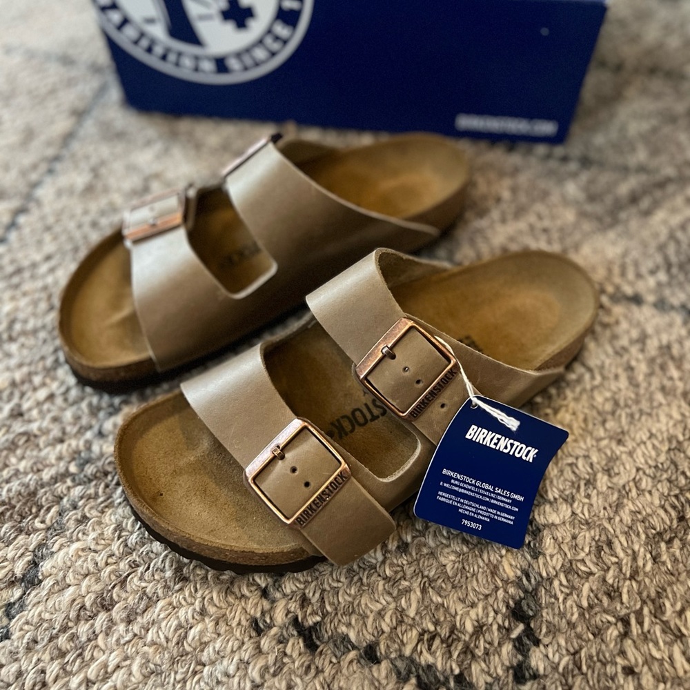 BRAND NEW Birkenstock Arizona Sandal - size 6 /EU 37 Tobacco Brown Oiled leather